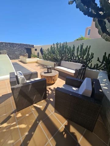 4 bedroom Villa for sale in Costa Teguise, Teguise with garage - € 895,000 (Ref: 8571906)