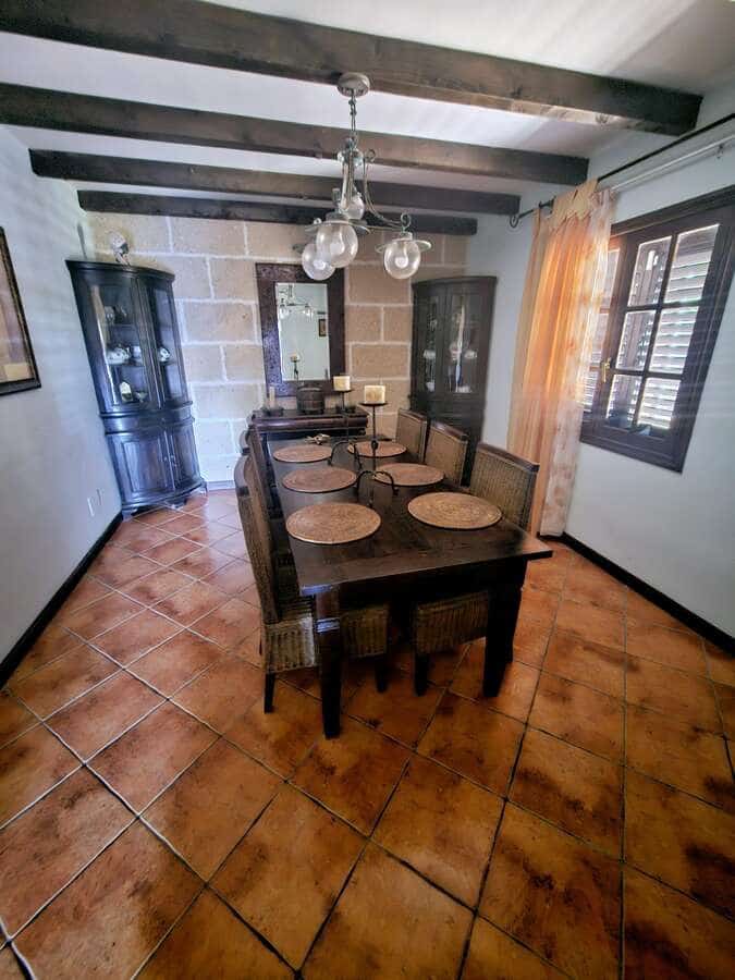 4 soverom Villa til salgs i Costa Teguise med garasje - € 895 000 (Ref: 8571906)