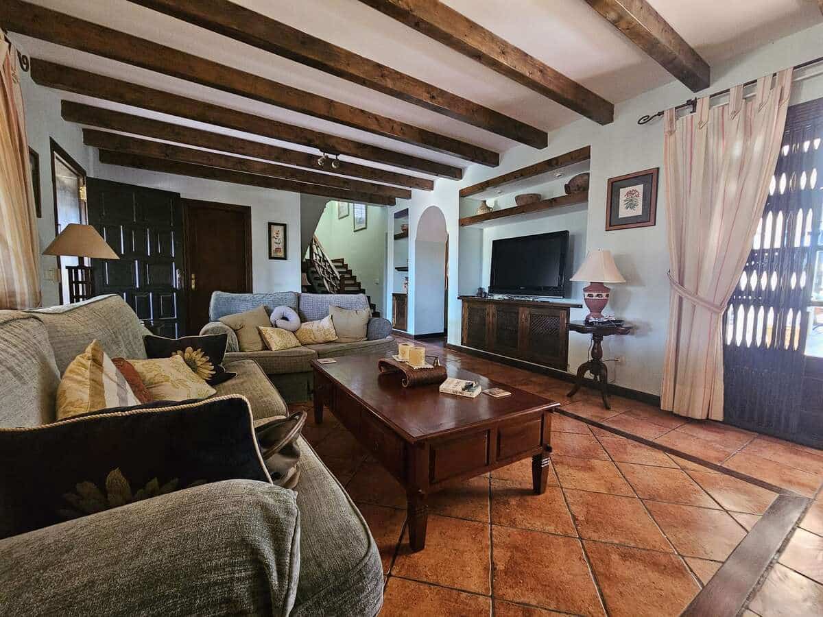 4 soverom Villa til salgs i Costa Teguise med garasje - € 895 000 (Ref: 8571906)
