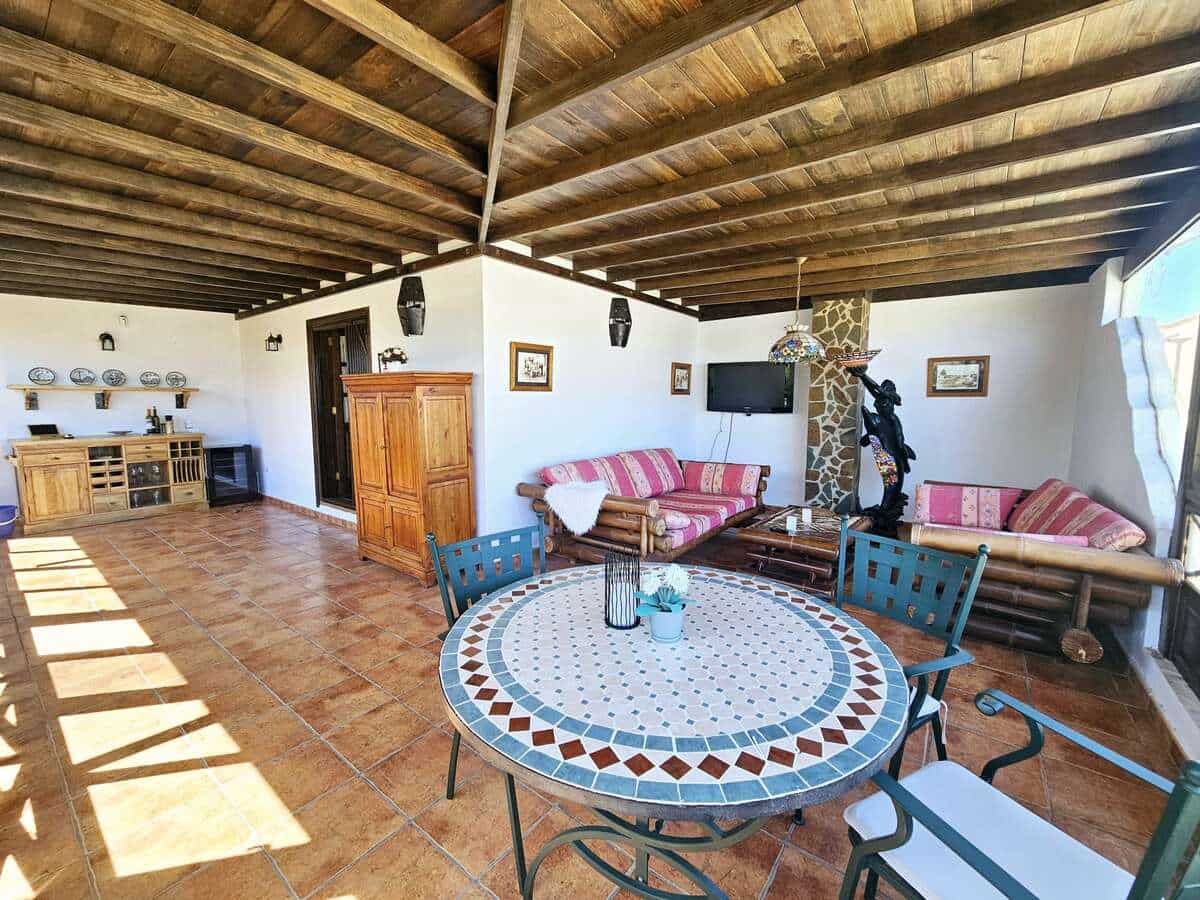 4 soverom Villa til salgs i Costa Teguise med garasje - € 895 000 (Ref: 8571906)