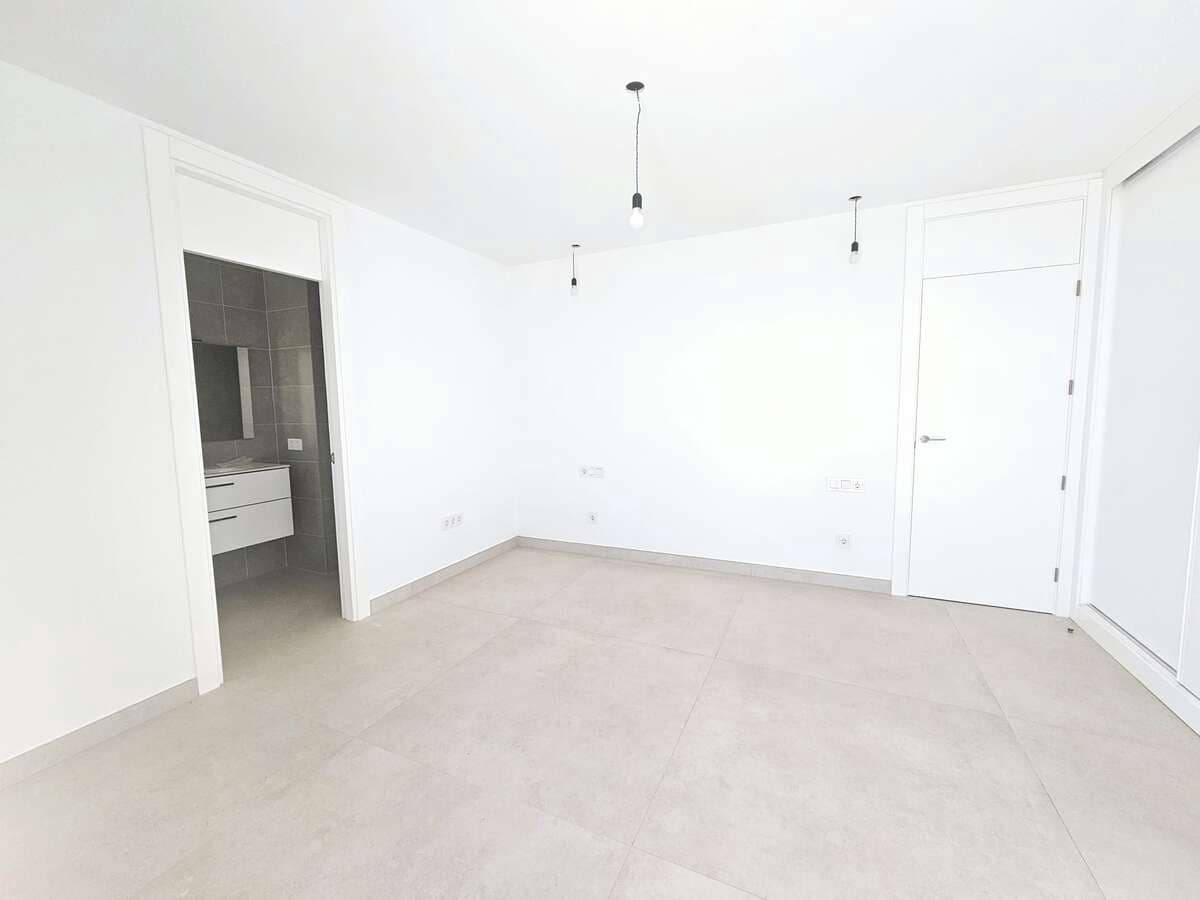 4 soverom Villa til salgs i Costa Teguise med svømmebasseng garasje - € 900 000 (Ref: 8679404)