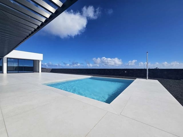 4 soveværelse Villa til salg i Costa Teguise, Teguise med swimmingpool garage - € 900.000 (Ref: 8679404)