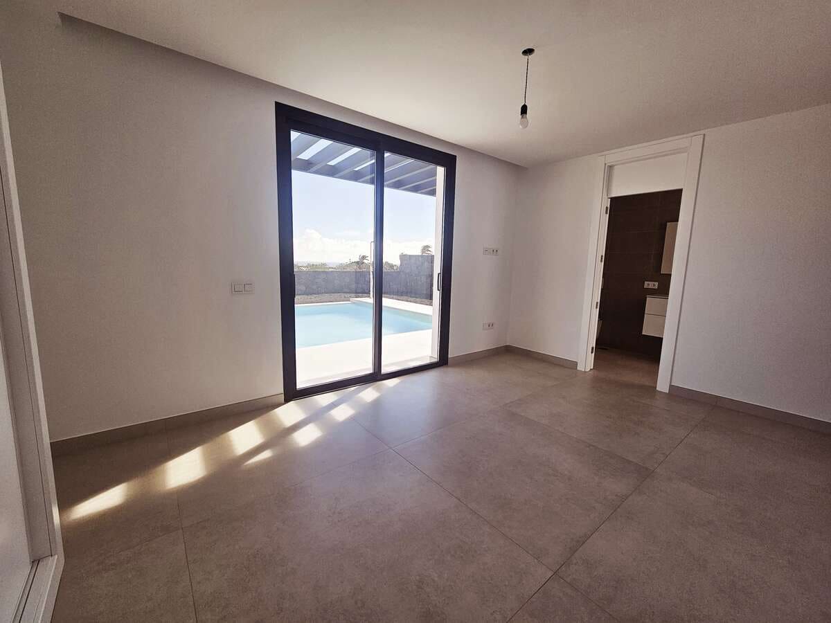 4 soverom Villa til salgs i Costa Teguise med svømmebasseng garasje - € 900 000 (Ref: 8679404)