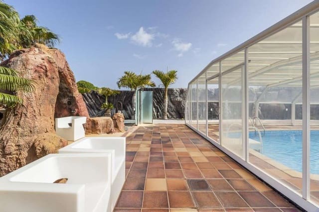 3 soveværelse Villa til salg i Playa Blanca, Yaiza med swimmingpool garage - € 650.000 (Ref: 8775816)