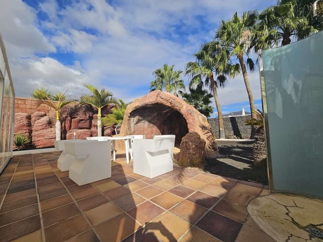 3 soveværelse Villa til salg i Playa Blanca, Yaiza med swimmingpool garage - € 650.000 (Ref: 8775816)