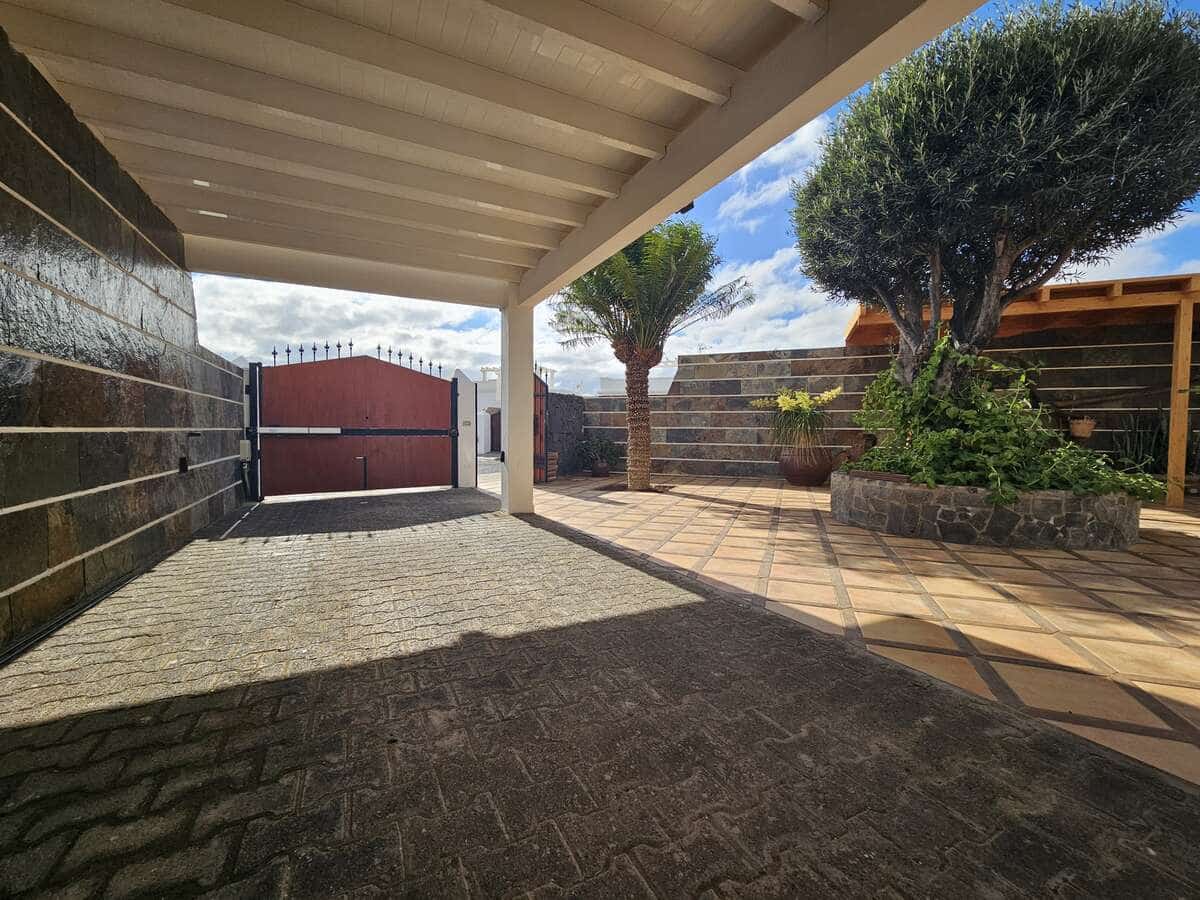 3 soveværelse Villa til salg i Playa Blanca med swimmingpool garage - € 650.000 (Ref: 8775816)