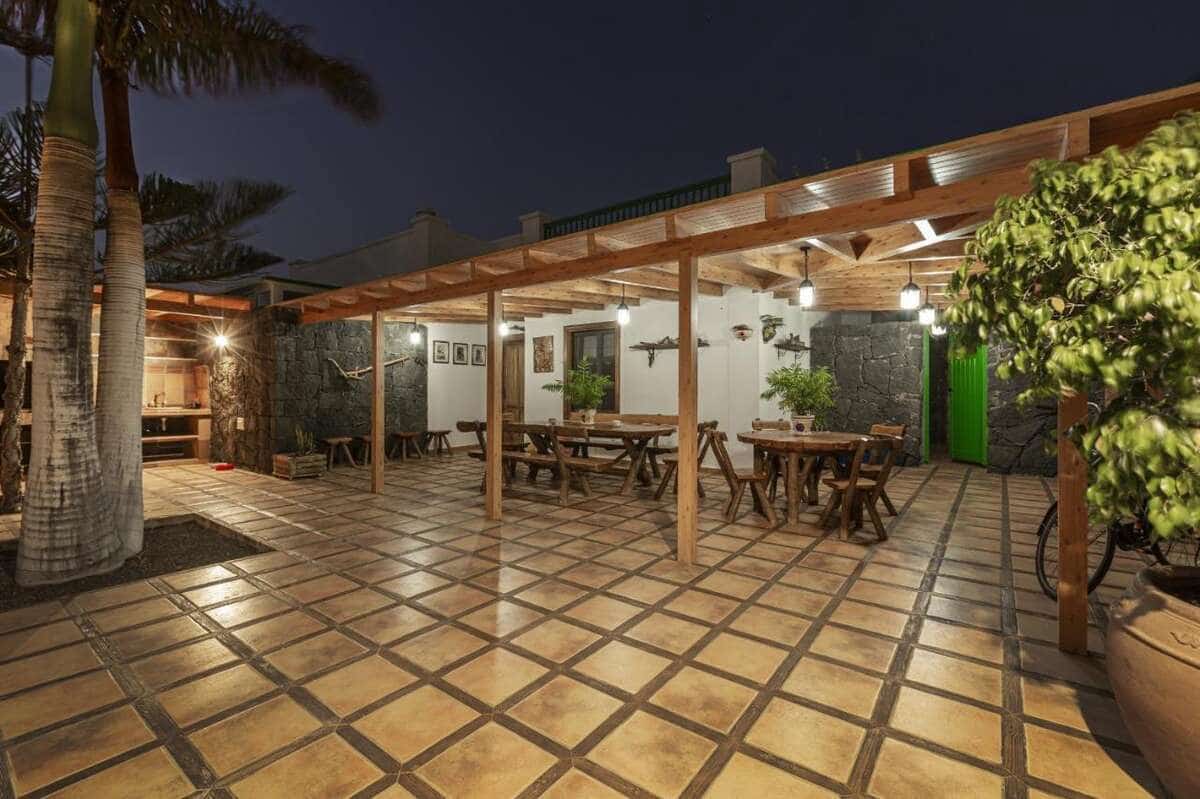 3 bedroom Villa for sale in Playa Blanca with pool garage - € 650,000 (Ref: 8775816)