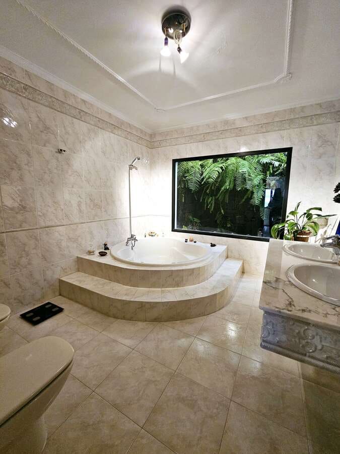 5 slaapkamer Villa te koop in Tahiche met garage - € 575.000 (Ref: 8783302)