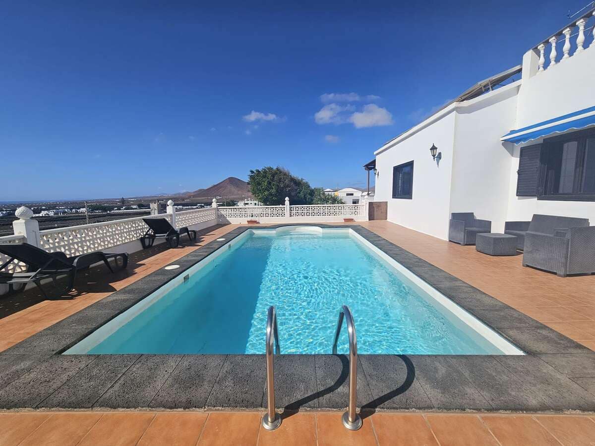 5 slaapkamer Villa te koop in Tahiche met garage - € 575.000 (Ref: 8783302)