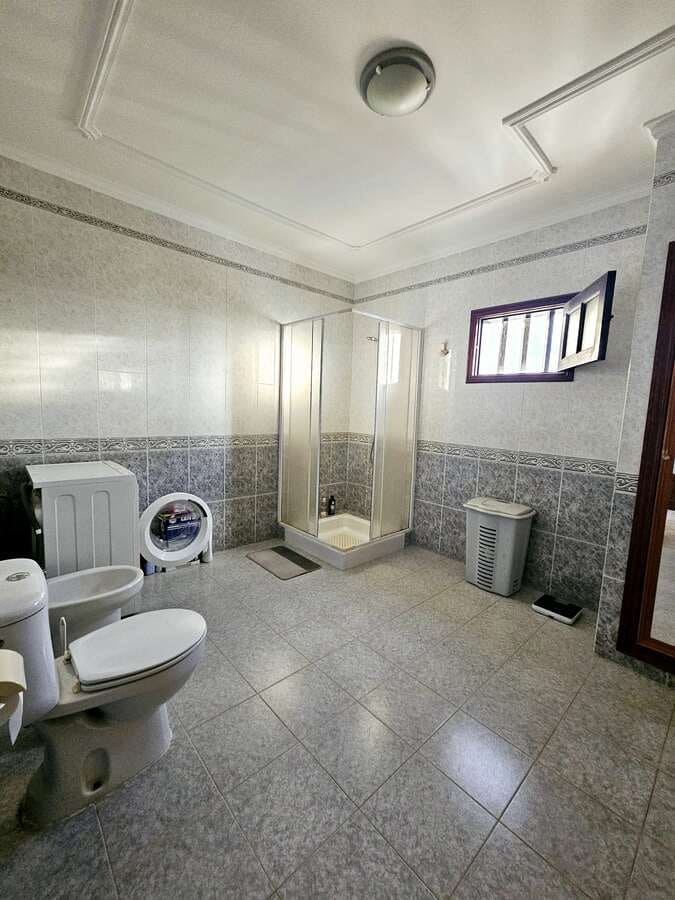 5 slaapkamer Villa te koop in Tahiche met garage - € 575.000 (Ref: 8783302)