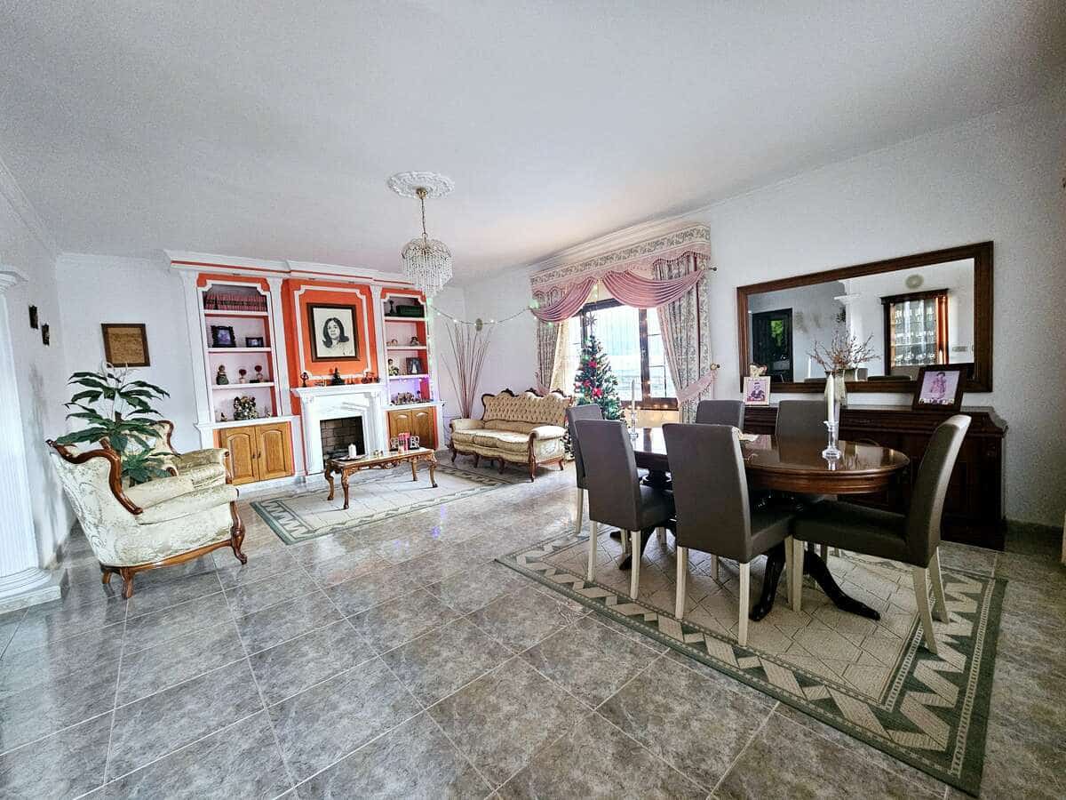 5 slaapkamer Villa te koop in Tahiche met garage - € 575.000 (Ref: 8783302)