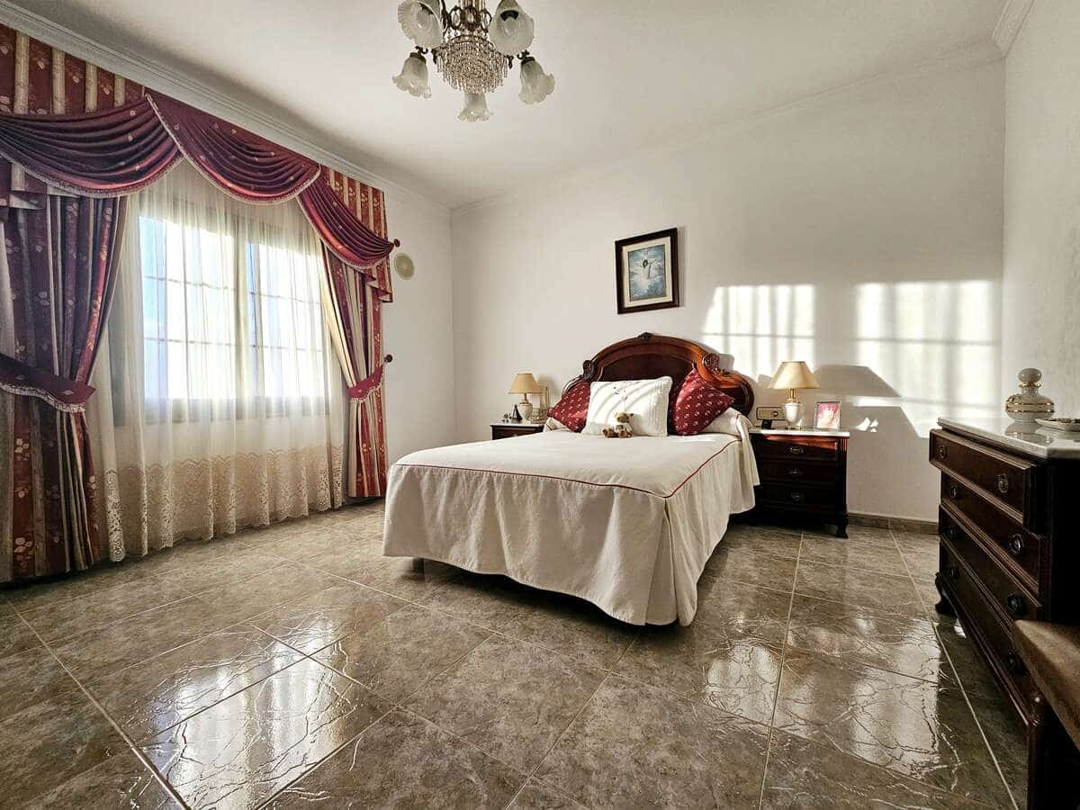 5 slaapkamer Villa te koop in Tahiche met garage - € 575.000 (Ref: 8783302)