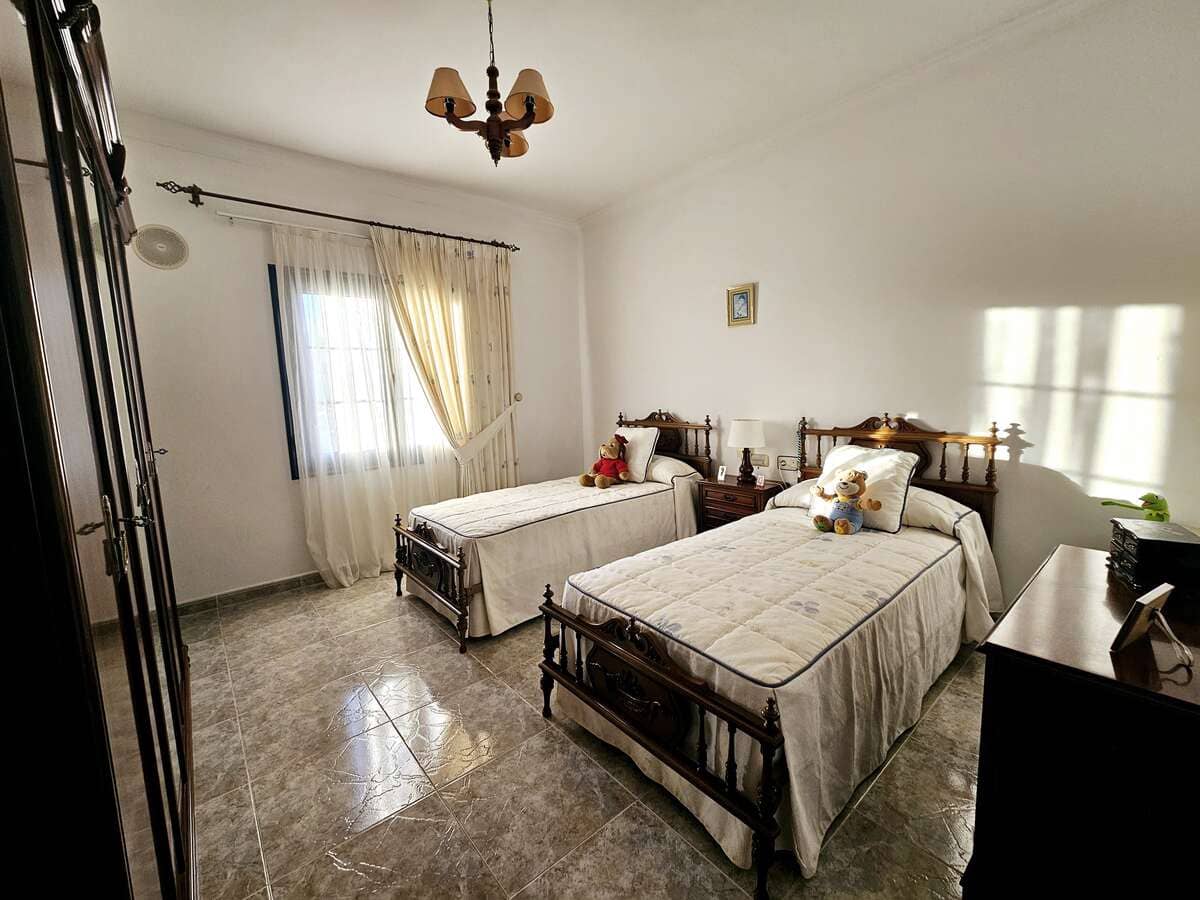 5 slaapkamer Villa te koop in Tahiche met garage - € 575.000 (Ref: 8783302)