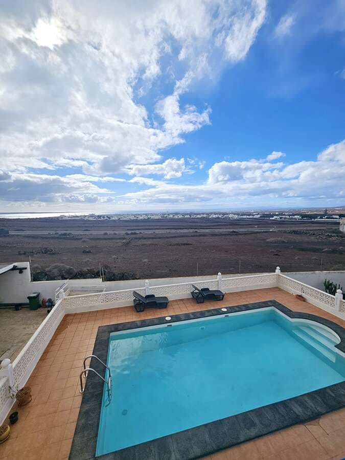 5 slaapkamer Villa te koop in Tahiche met garage - € 575.000 (Ref: 8783302)