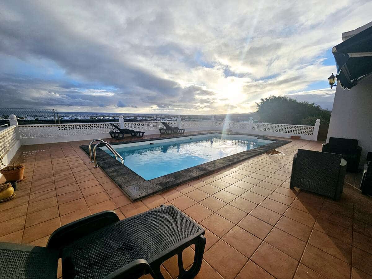 5 slaapkamer Villa te koop in Tahiche met garage - € 575.000 (Ref: 8783302)