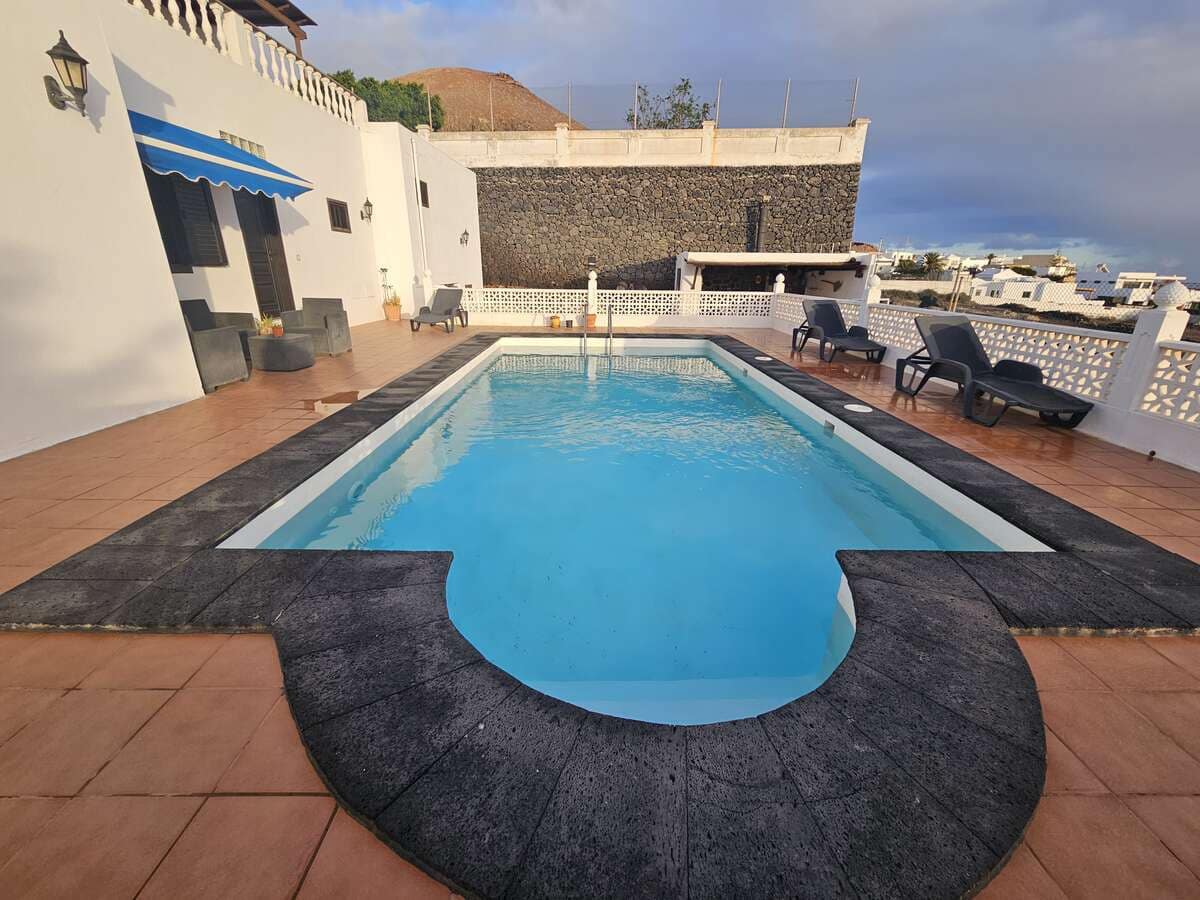 5 slaapkamer Villa te koop in Tahiche met garage - € 575.000 (Ref: 8783302)