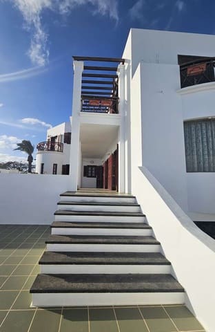 5 soverom Villa til salgs i Costa Teguise, Teguise med svømmebasseng garasje - € 950 000 (Ref: 8804031)