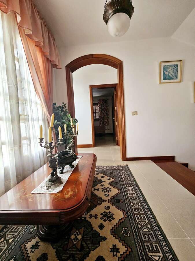 5 soveværelse Villa til salg i Costa Teguise med swimmingpool garage - € 950.000 (Ref: 8804031)