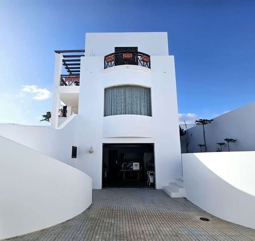 5 soverom Villa til salgs i Costa Teguise, Teguise med svømmebasseng garasje - € 950 000 (Ref: 8804031)
