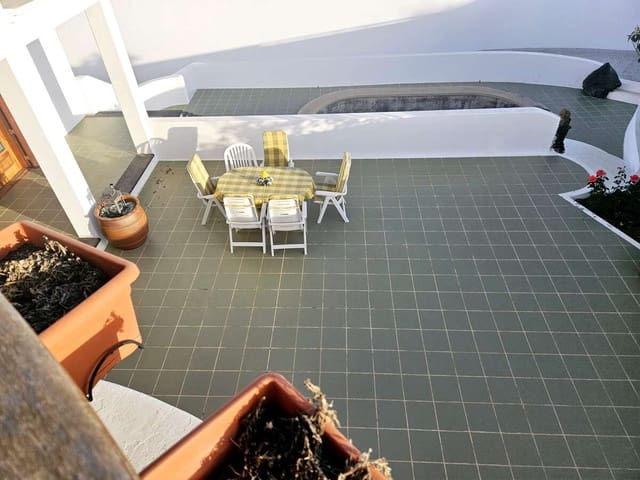 5 soverom Villa til salgs i Costa Teguise, Teguise med svømmebasseng garasje - € 950 000 (Ref: 8804031)