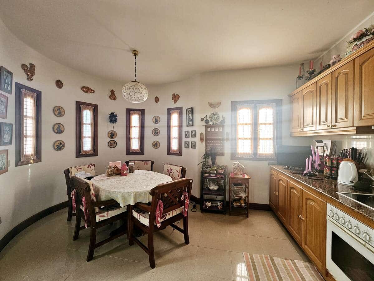 5 soveværelse Villa til salg i Costa Teguise med swimmingpool garage - € 950.000 (Ref: 8804031)