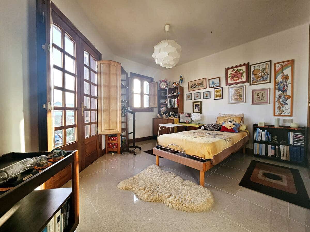 5 soveværelse Villa til salg i Costa Teguise med swimmingpool garage - € 950.000 (Ref: 8804031)