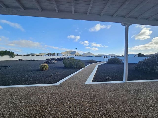 4 soveværelse Villa til salg i El Islote, San Bartolomé med garage - € 525.000 (Ref: 8925936)
