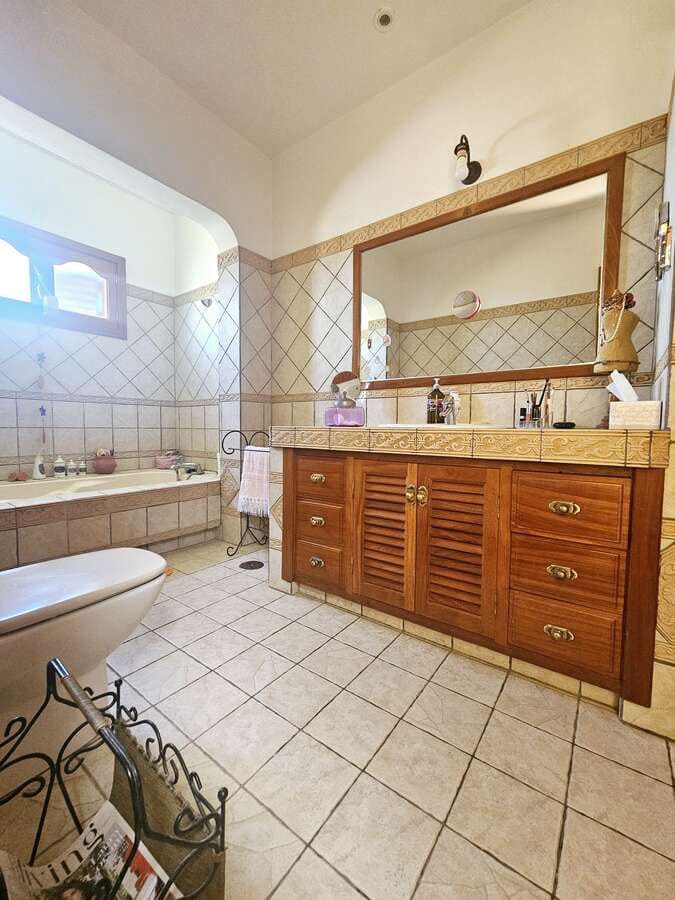 4 soveværelse Villa til salg i Tahiche med garage - € 499.000 (Ref: 8975598)