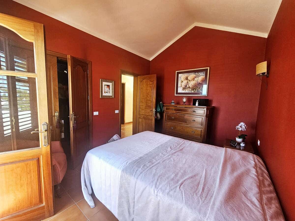 4 soveværelse Villa til salg i Tahiche med garage - € 499.000 (Ref: 8975598)