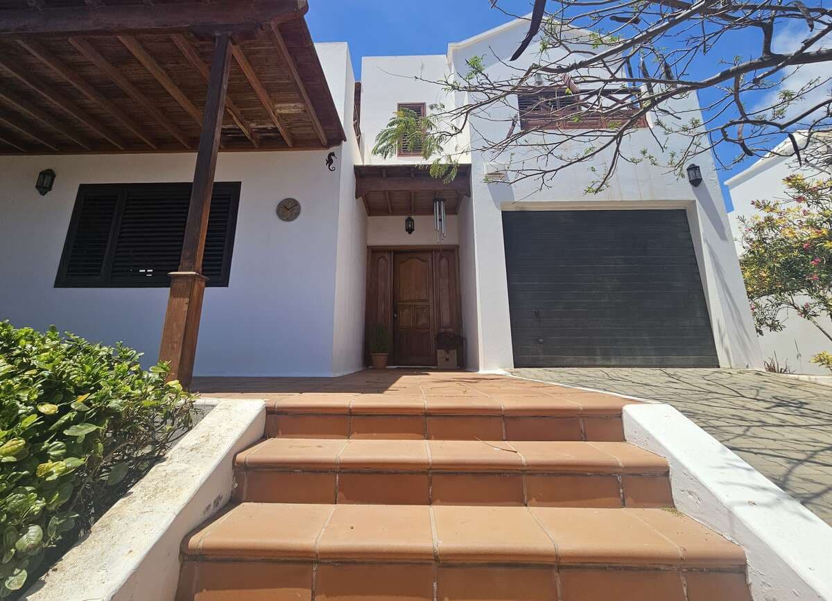 4 soveværelse Villa til salg i Tahiche med garage - € 499.000 (Ref: 8975598)