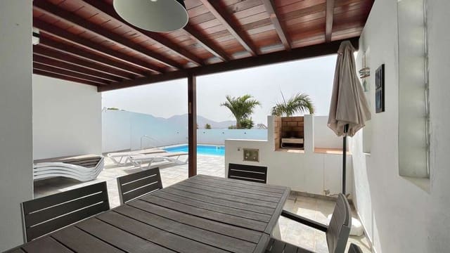 3 soveværelse Villa til salg i Playa Blanca, Yaiza med swimmingpool garage - € 549.000 (Ref: 9160725)