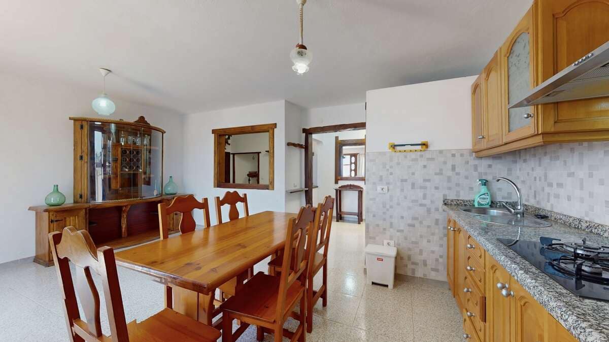 3 slaapkamer Villa te koop in Playa Blanca met garage - € 990.000 (Ref: 9246259)