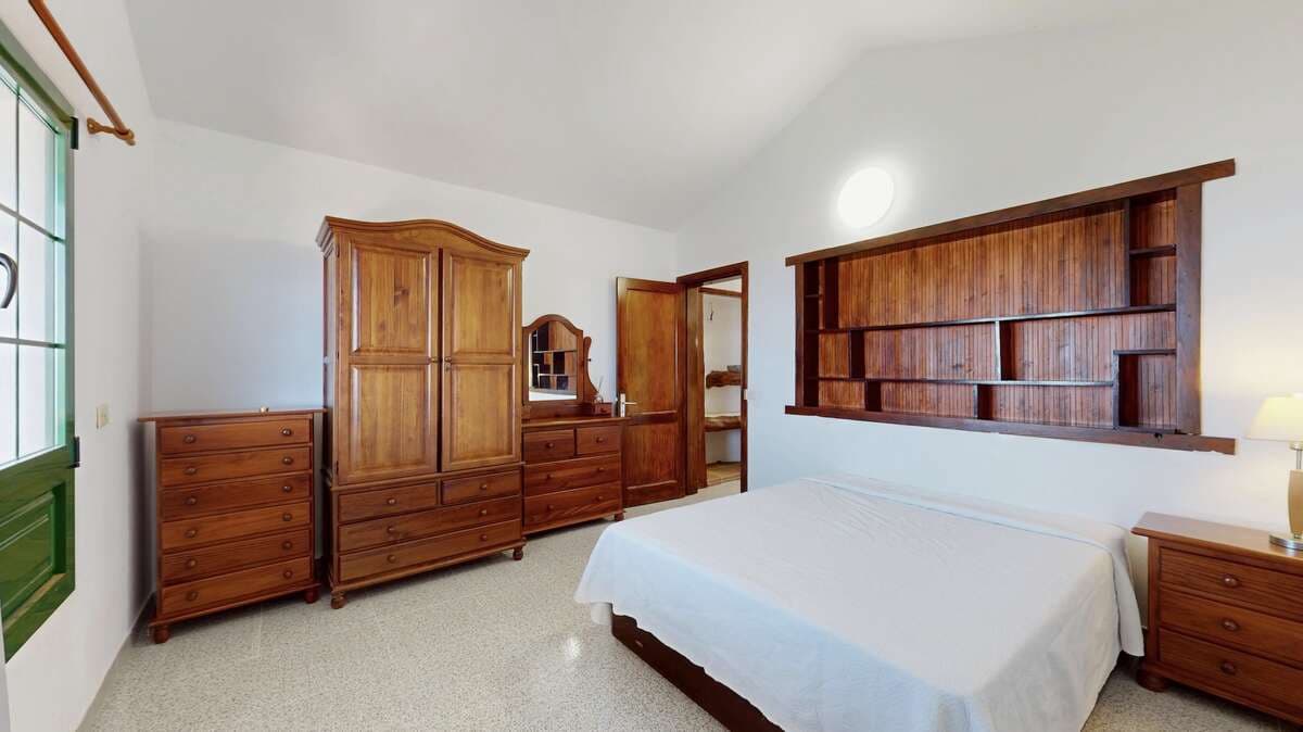 3 slaapkamer Villa te koop in Playa Blanca met garage - € 990.000 (Ref: 9246259)