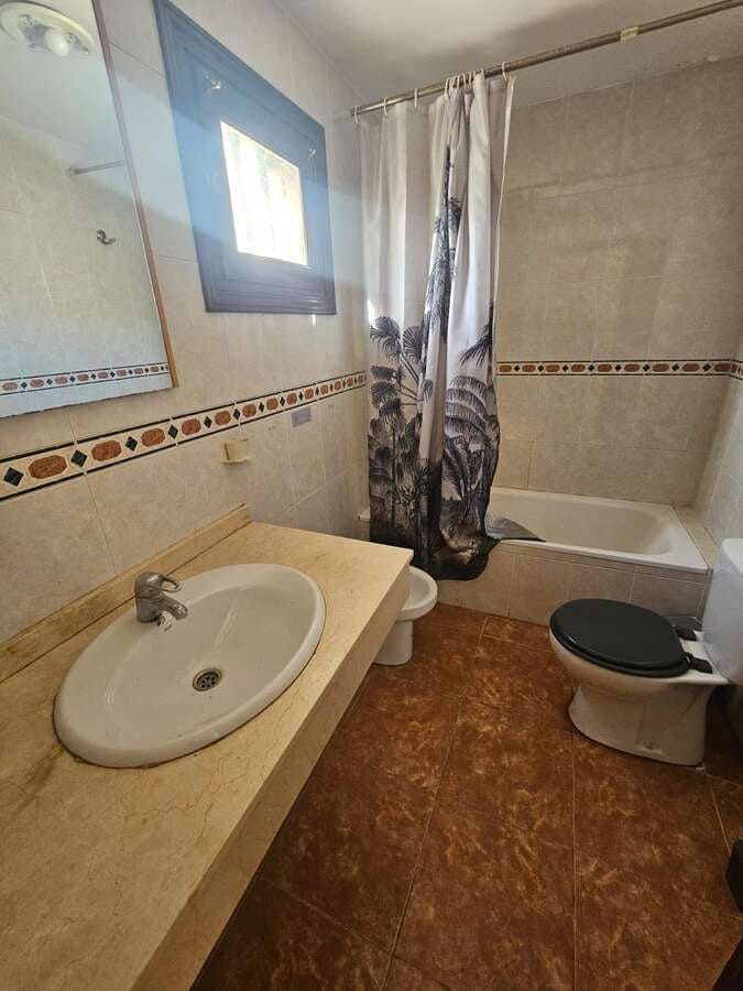 2 slaapkamer Halfvrijstaande villa te koop in Costa Teguise met garage - € 270.000 (Ref: 9429407)