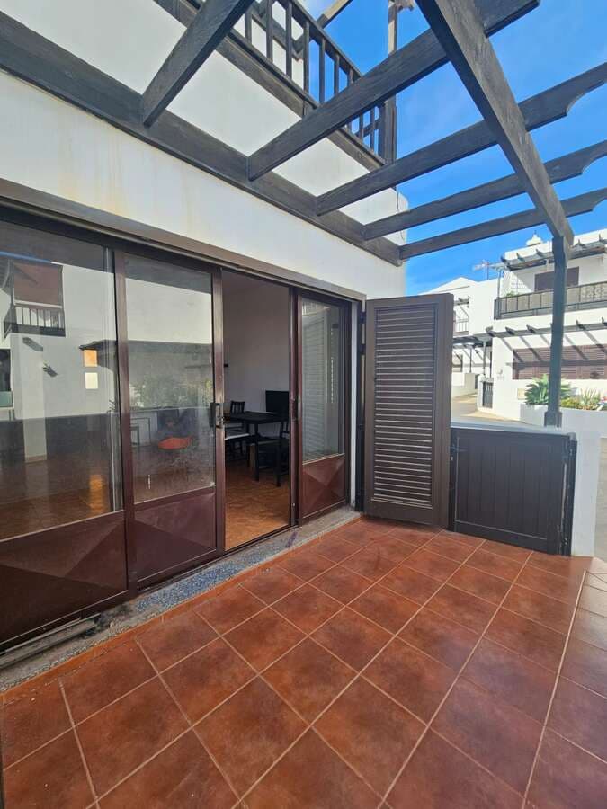 2 slaapkamer Halfvrijstaande villa te koop in Costa Teguise met garage - € 270.000 (Ref: 9429407)