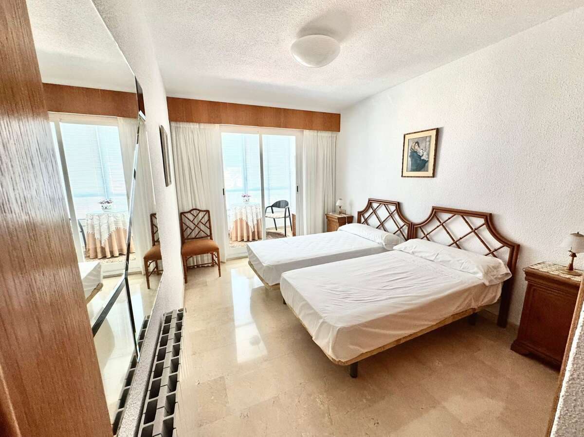 2 quarto Apartamento para venda em Playa de San Juan com garagem - 790 000 € (Ref: 9453050)