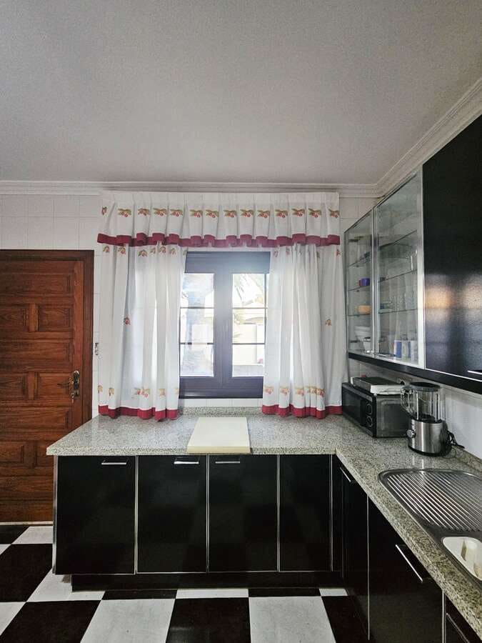 5 camera da letto Villa da affittare in Tahiche con piscina garage - 3.000 € (Rif: 9636250)