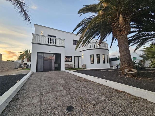 5 camera da letto Villa da affittare in Tahiche, Teguise con piscina garage - 3.000 € (Rif: 9636250)