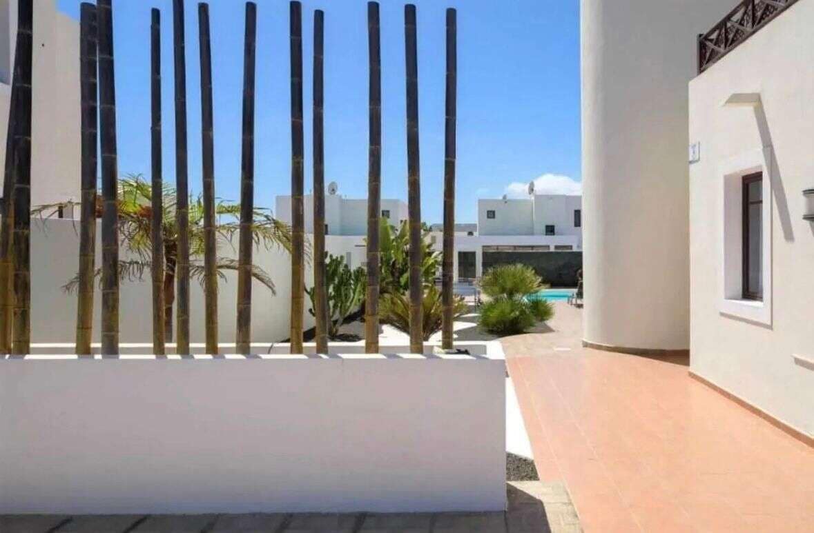 3 makuuhuone Huvila myytävänä paikassa Playa Blanca mukana uima-altaan 
autotalli - 599 000 € (Ref: 9654535)