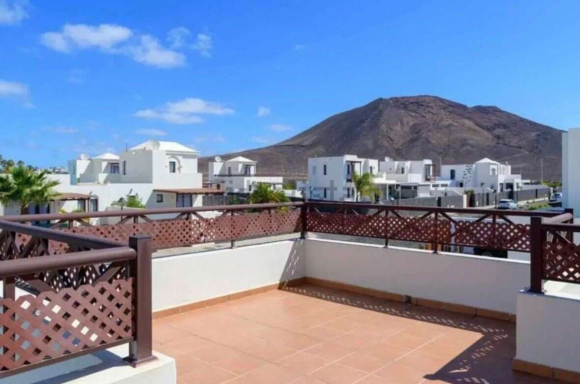 3 makuuhuone Huvila myytävänä paikassa Playa Blanca mukana uima-altaan 
autotalli - 599 000 € (Ref: 9654535)