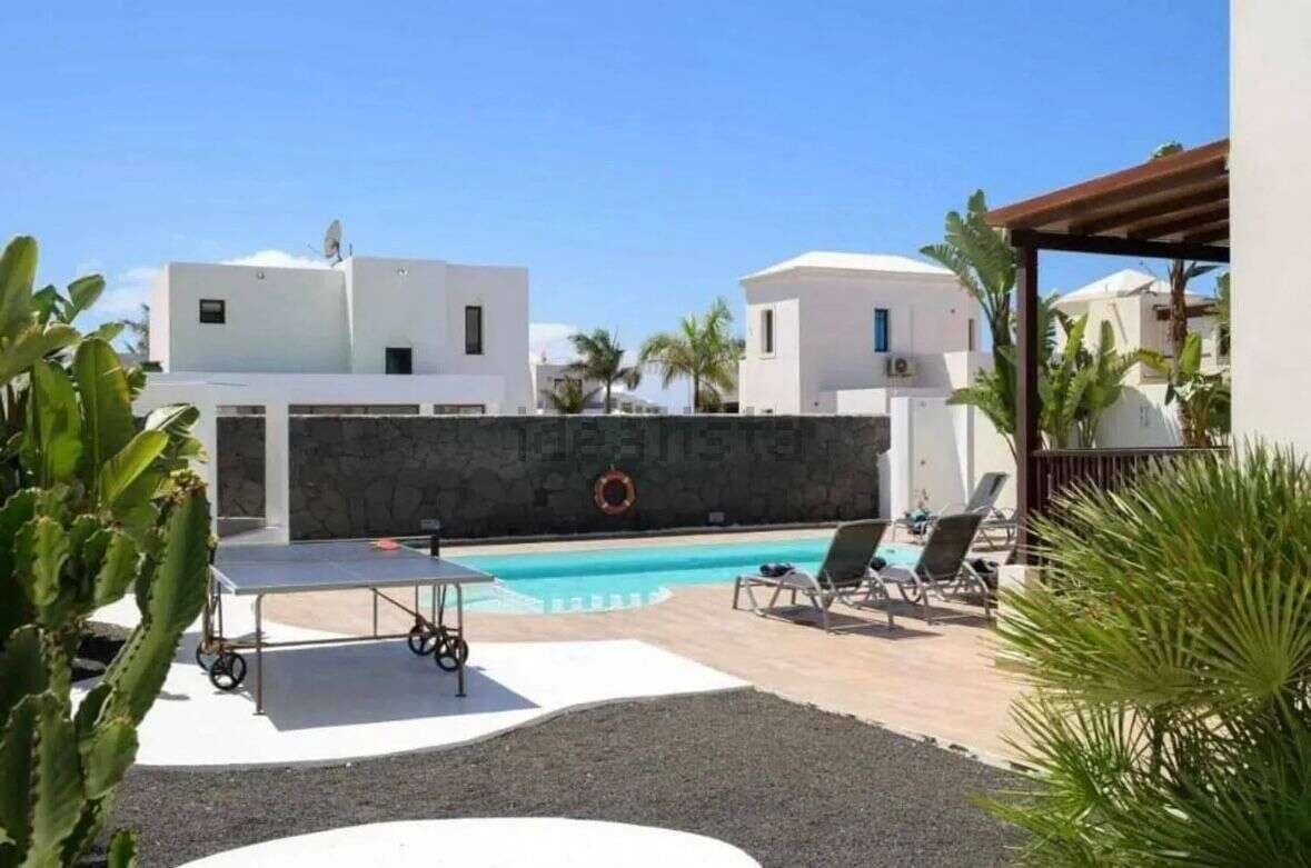 3 makuuhuone Huvila myytävänä paikassa Playa Blanca mukana uima-altaan 
autotalli - 599 000 € (Ref: 9654535)