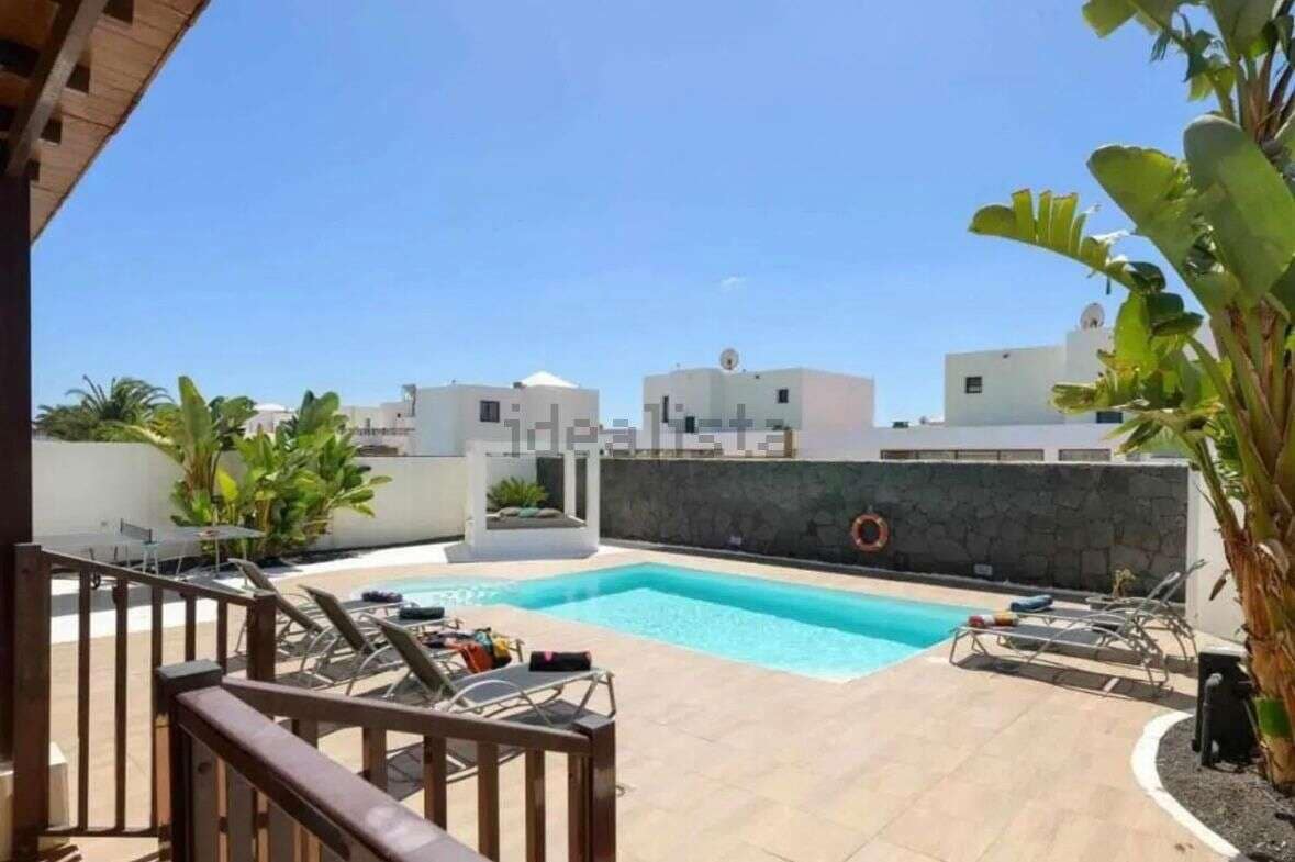 3 makuuhuone Huvila myytävänä paikassa Playa Blanca mukana uima-altaan 
autotalli - 599 000 € (Ref: 9654535)