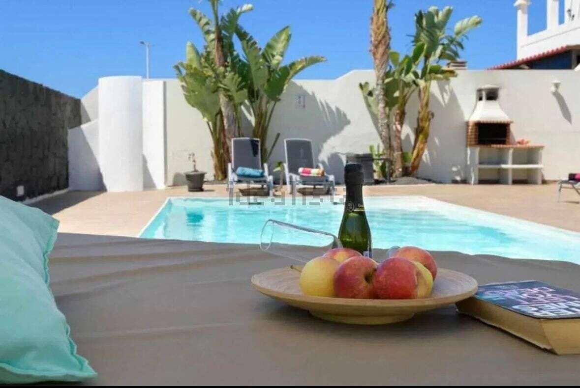 3 makuuhuone Huvila myytävänä paikassa Playa Blanca mukana uima-altaan 
autotalli - 599 000 € (Ref: 9654535)