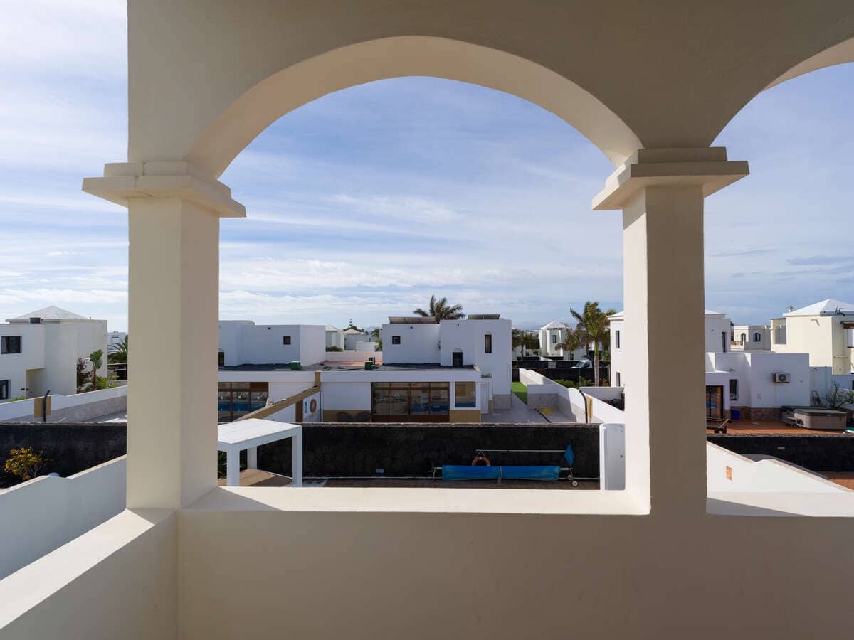 3 makuuhuone Huvila myytävänä paikassa Playa Blanca mukana uima-altaan 
autotalli - 599 000 € (Ref: 9654535)