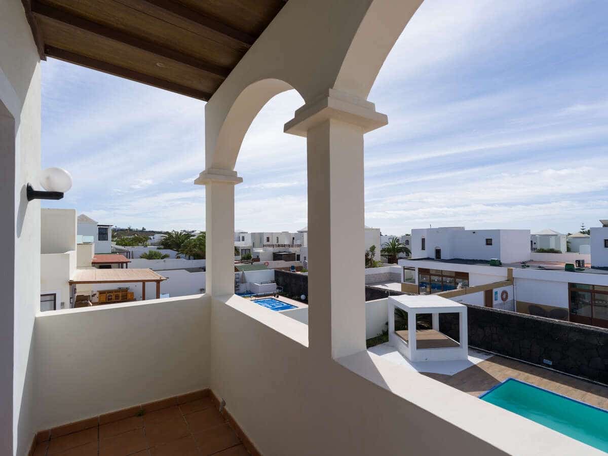 3 makuuhuone Huvila myytävänä paikassa Playa Blanca mukana uima-altaan 
autotalli - 599 000 € (Ref: 9654535)