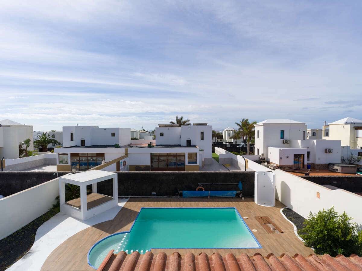 3 makuuhuone Huvila myytävänä paikassa Playa Blanca mukana uima-altaan 
autotalli - 599 000 € (Ref: 9654535)