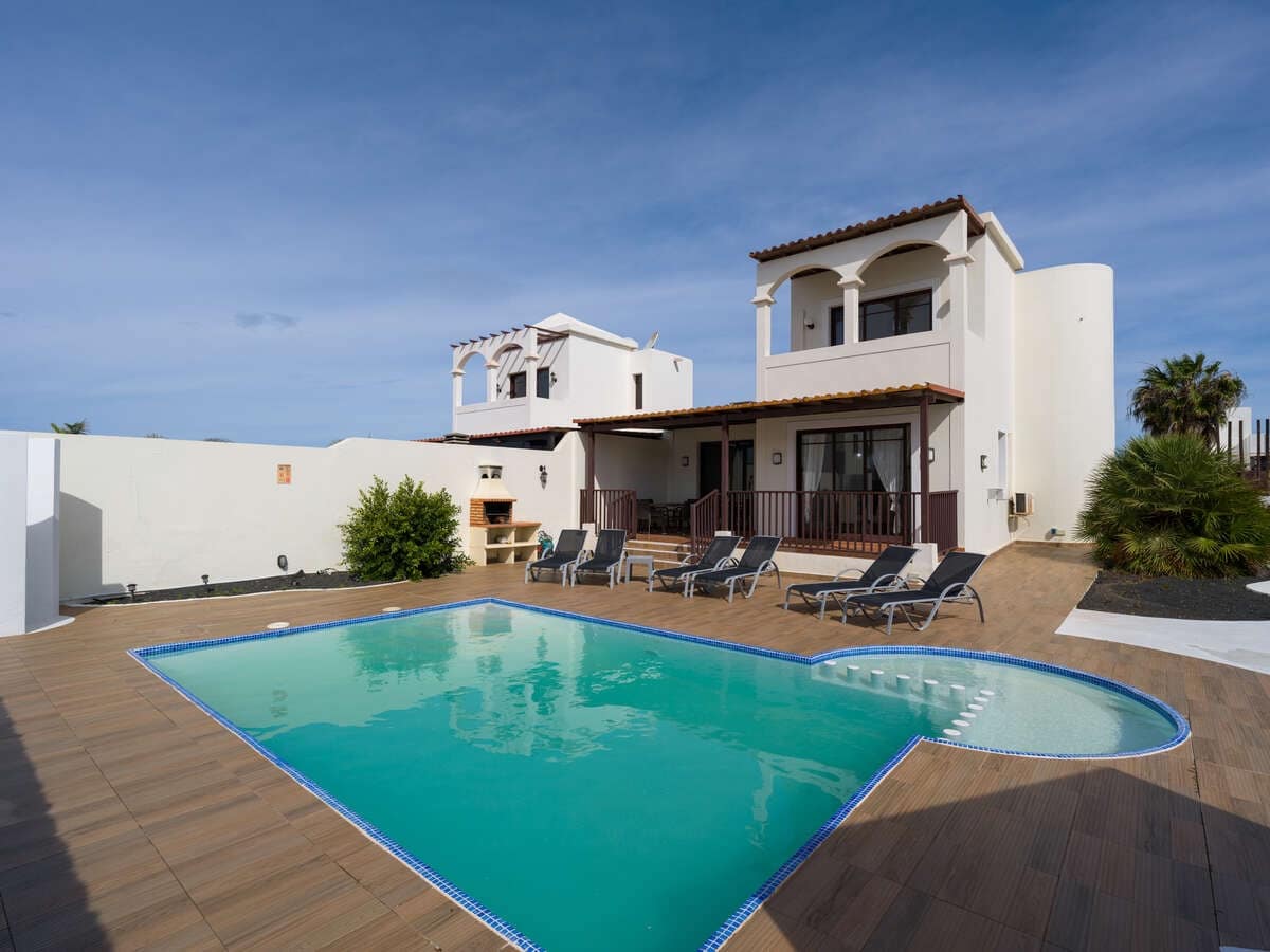 3 soverom Villa til salgs i Playa Blanca med svømmebasseng garasje - € 589 000 (Ref: 9654535)