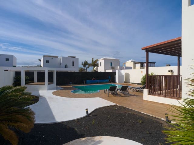 3 Zimmer Villa zu verkaufen in Playa Blanca, Yaiza mit Pool Garage - 589.000 € (Ref: 9654535)