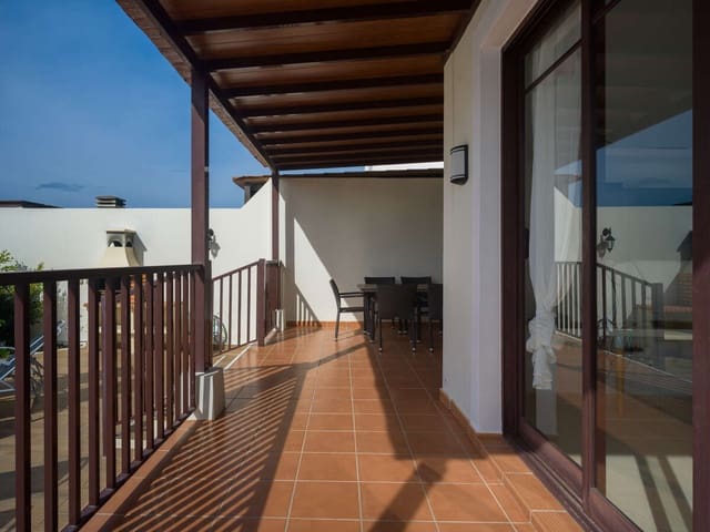 3 Zimmer Villa zu verkaufen in Playa Blanca, Yaiza mit Pool Garage - 589.000 € (Ref: 9654535)