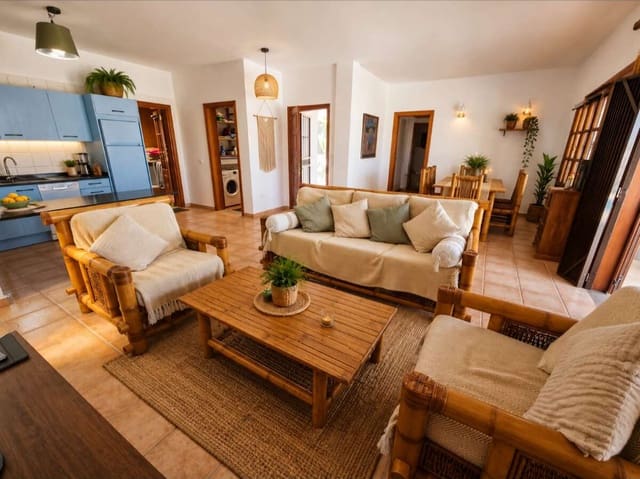 2 soveværelse Villa til salg i Playa Blanca, Yaiza med swimmingpool - € 429.000 (Ref: 9747510)